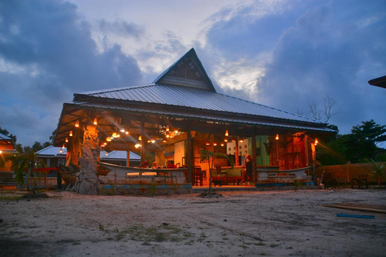 Rock And Wreck Dive Resort Tanjungbinga Esterno foto